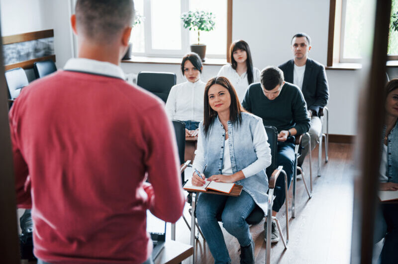 Concorso docenti PNRR 2: ecco chi può presentare domanda, numeri e posti divisi per regione (SCHEDA E TABELLE)